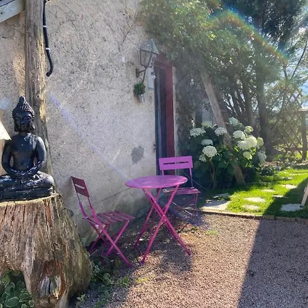 La Maison Du Bonheur 3km Le Pal Oda ve Kahvaltı Thiel-sur-Acolin