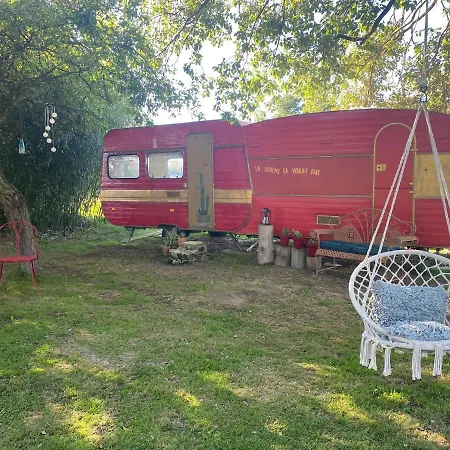 La Maison Du Bonheur 3km Le Pal Bed & Breakfast 3*