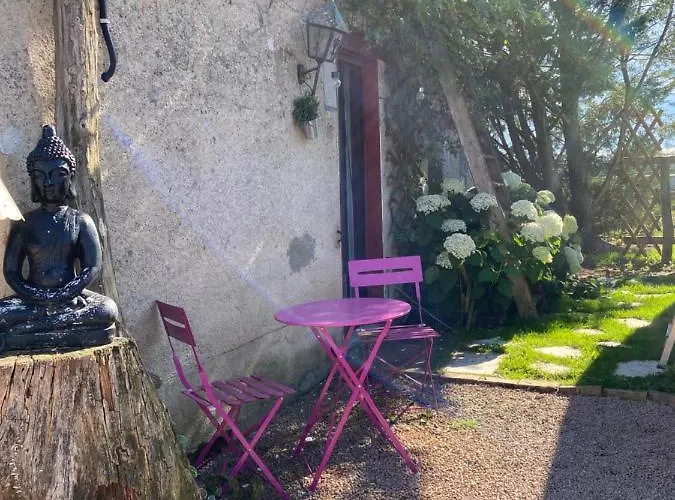 La Maison Du Bonheur 7km Le Pal Nocleg ze śniadaniem Thiel-sur-Acolin